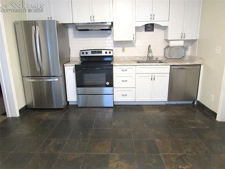 2406 N Logan Ave #A - Photo 4 of 9