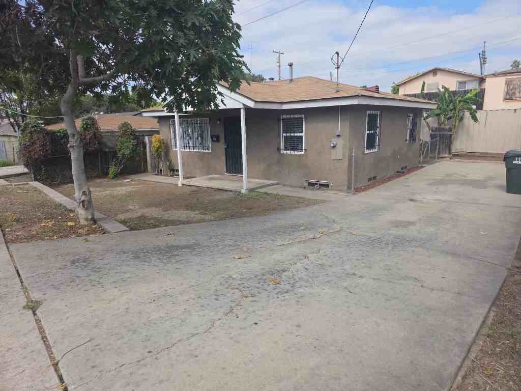 1449 E 1st St #NA - Photo 3 of 11