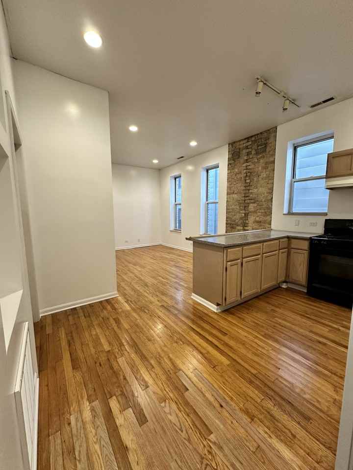 1102 N Ashland Ave #2FR - Photo 2 of 6