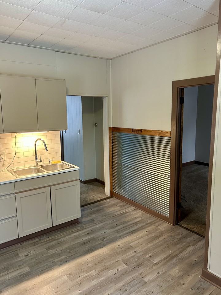 441 S Center Ave #4 - Photo 3 of 13