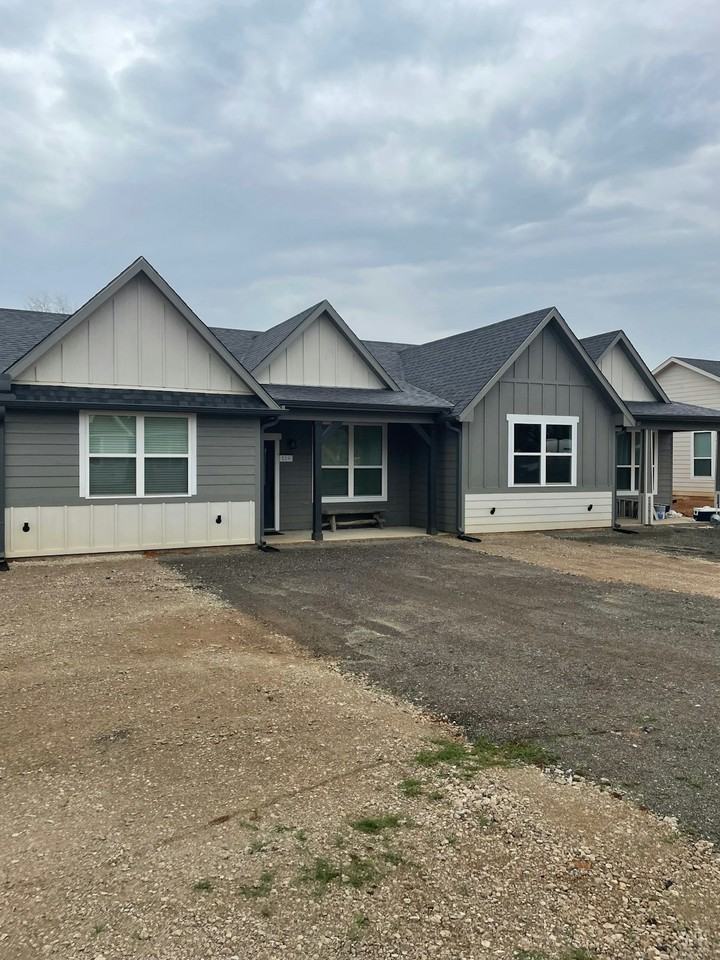 121 Private Road 8835 - Photo 2 of 13