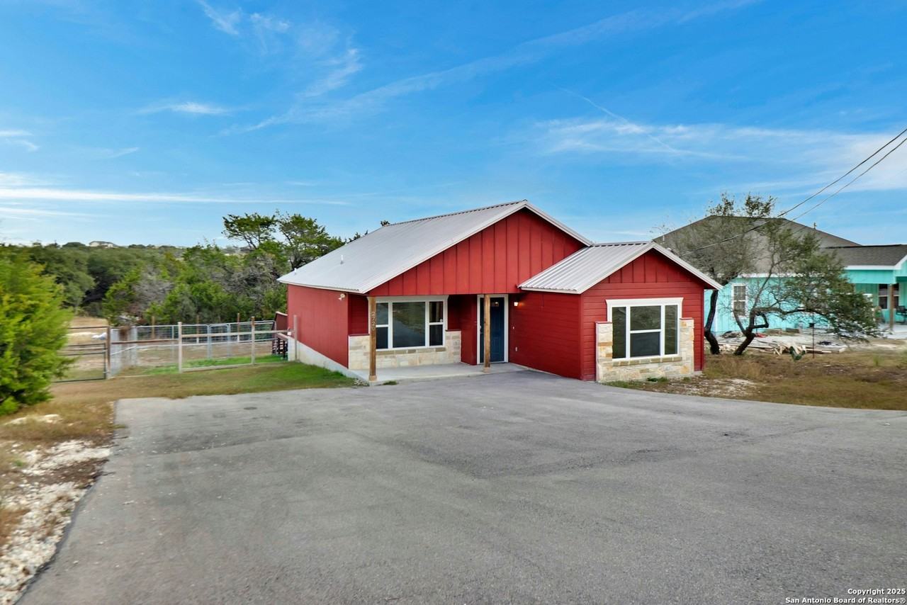 2720 Golf Drive - Photo 4 of 36