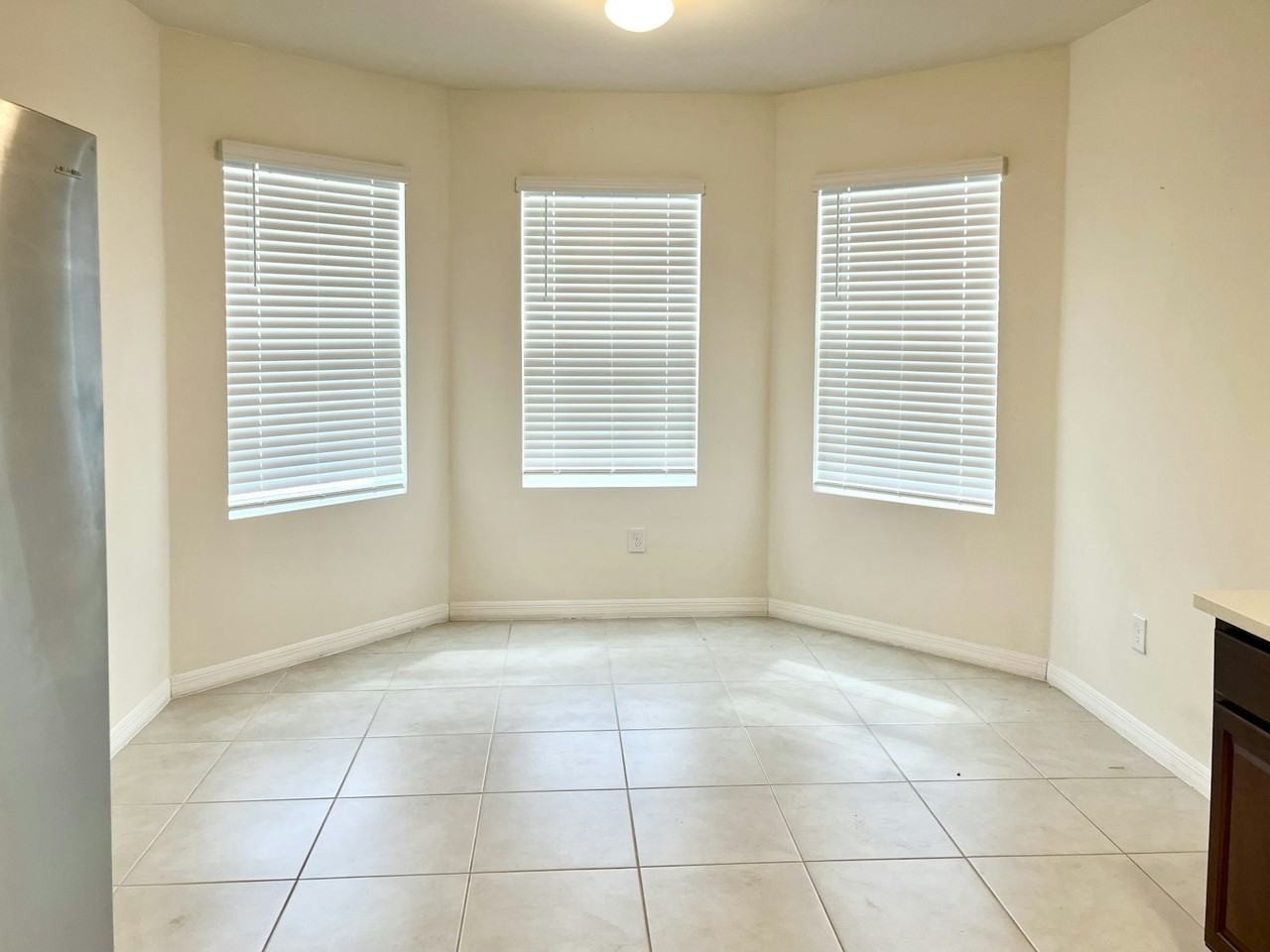 1009 Northeast 11th Street - Photo 3 of 17