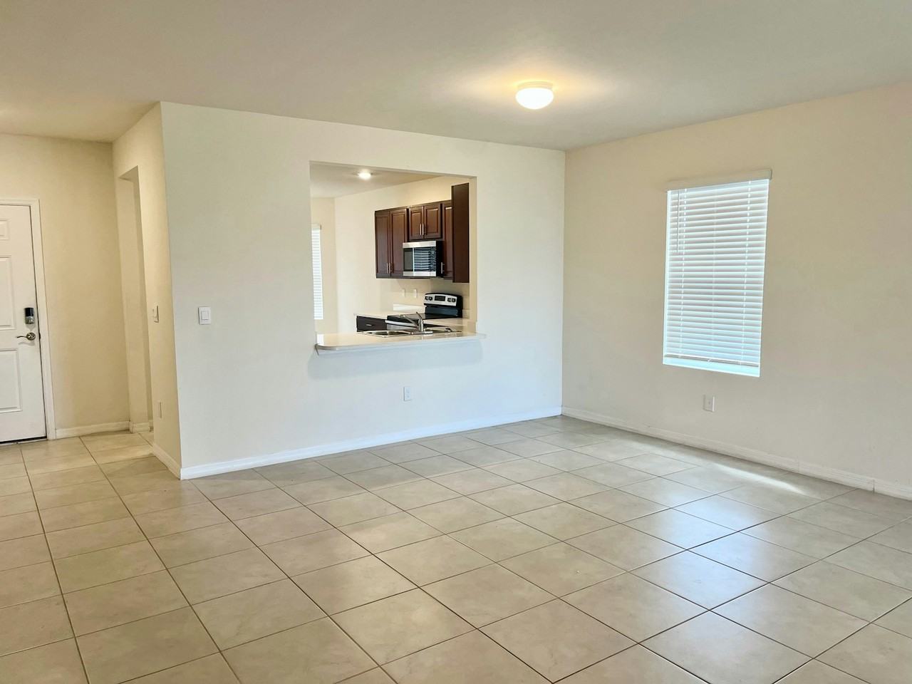 1009 Northeast 11th Street - Photo 4 of 17