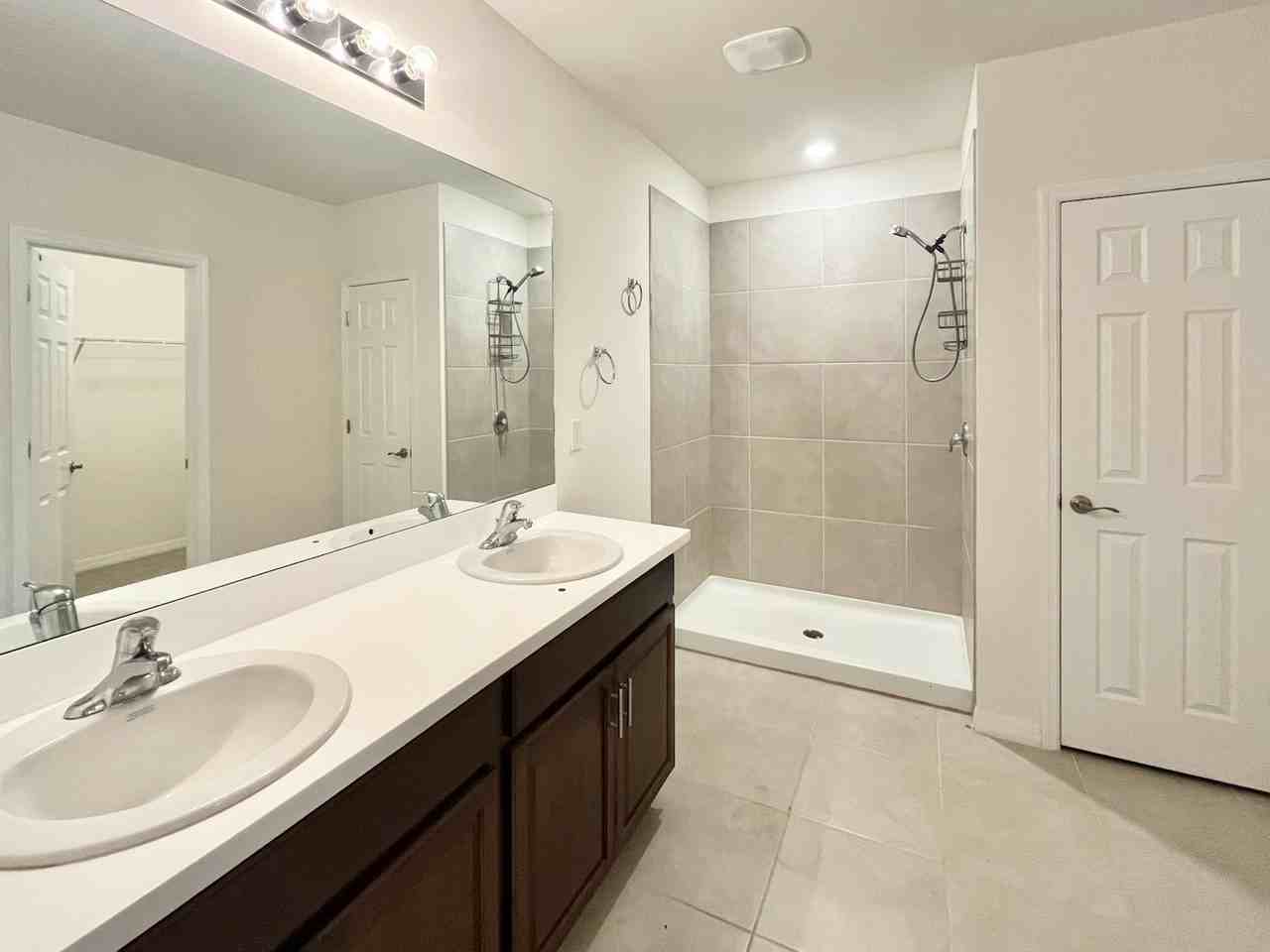 1009 Northeast 11th Street - Photo 7 of 17