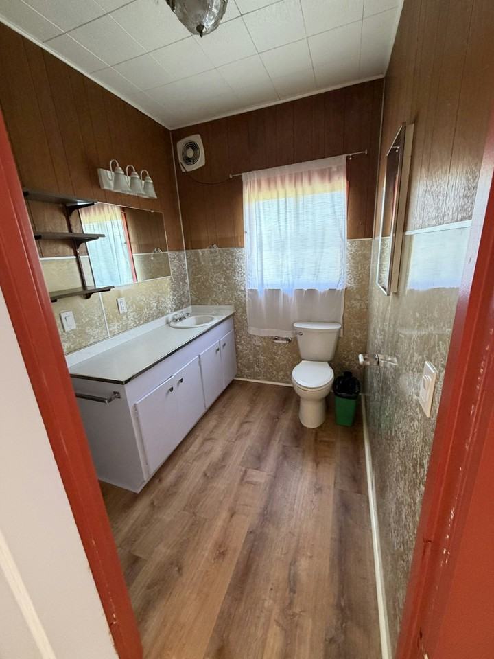 190 Comstock Road - Photo 7 of 11