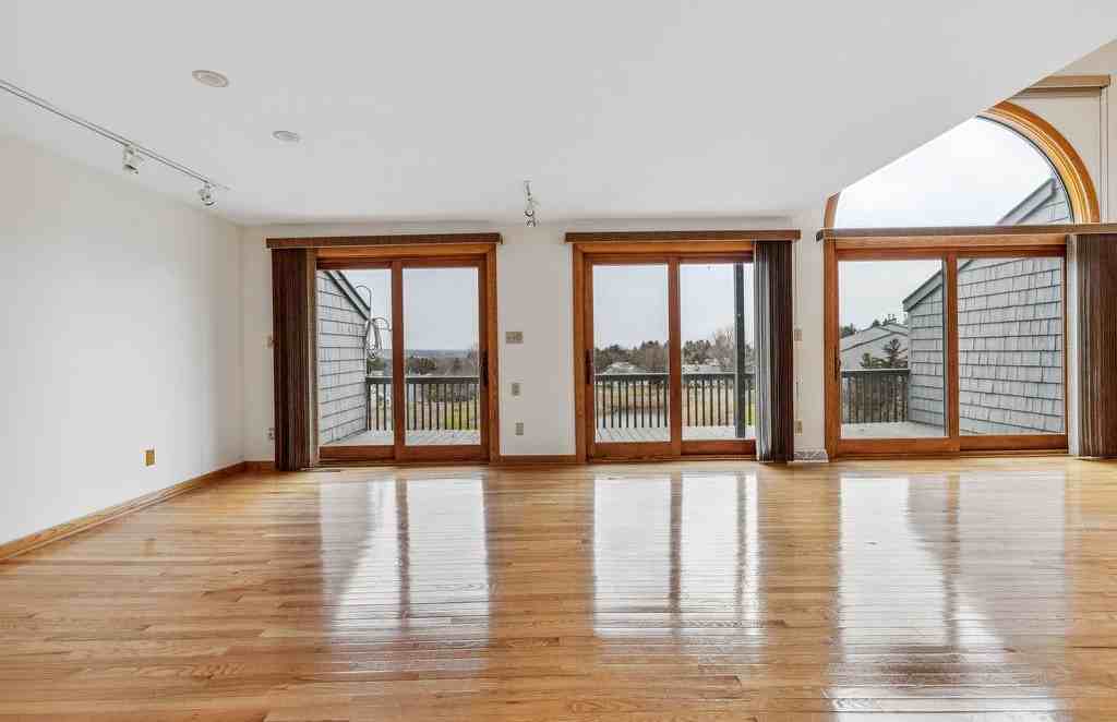 8341 Decoy Run - Photo 3 of 33