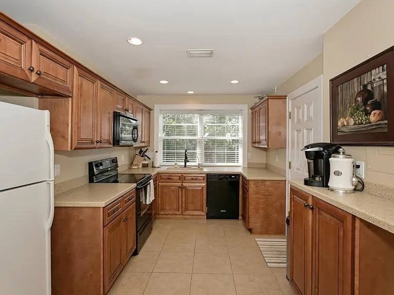 4204 Pinewood Ave - Photo 2 of 10