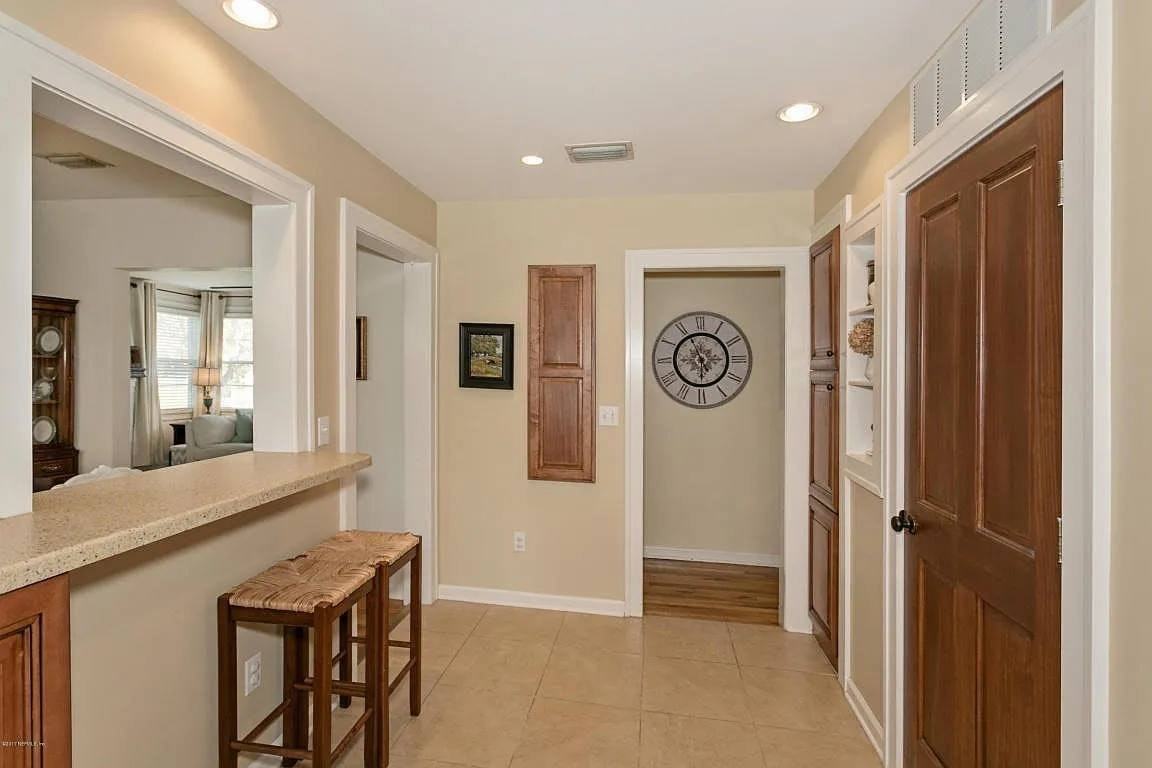4204 Pinewood Ave - Photo 3 of 10