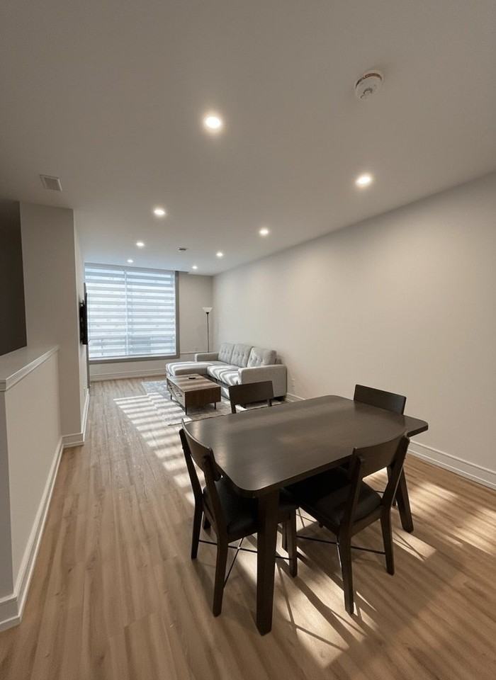 587 College St - Photo 3 of 17