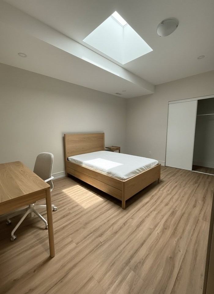 587 College St - Photo 6 of 17