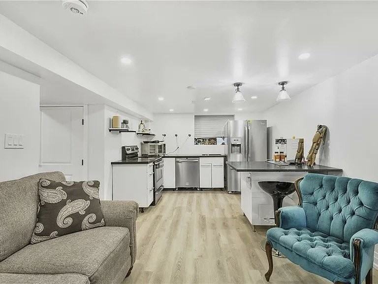 18 Beatty Rd - Photo 3 of 7