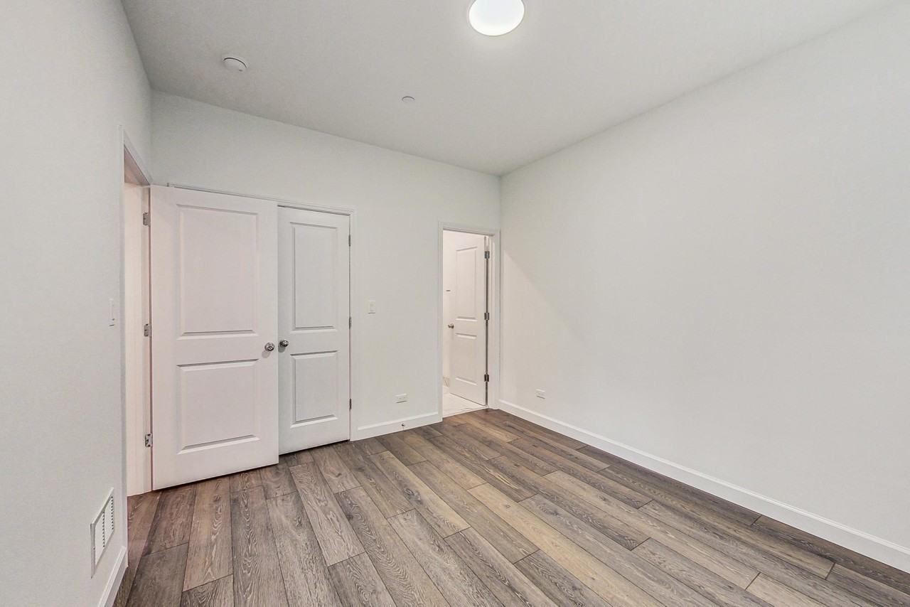 6122 S University Ave #102 - Photo 7 of 16