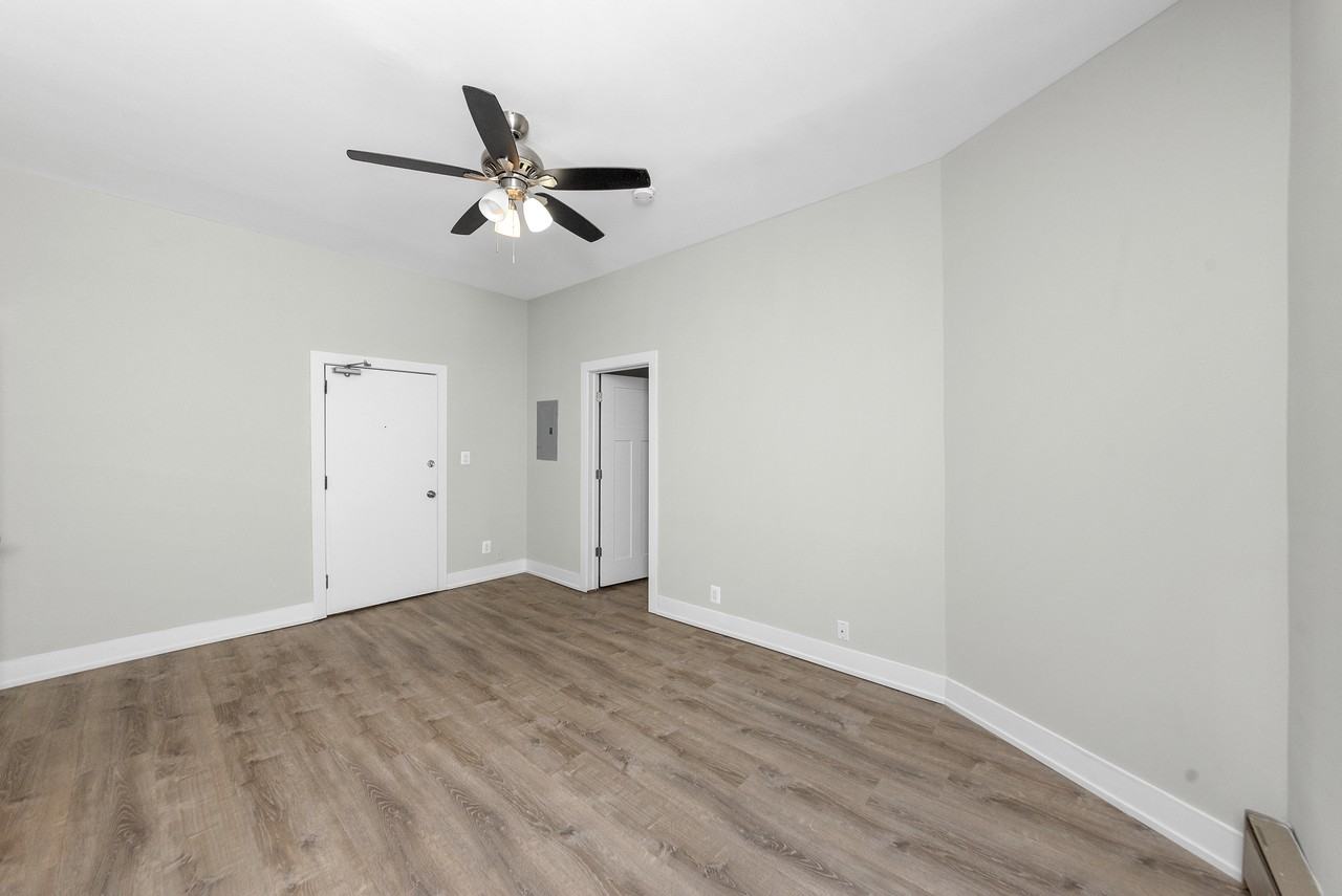 635 W Barry Ave #103 - Photo 4 of 5