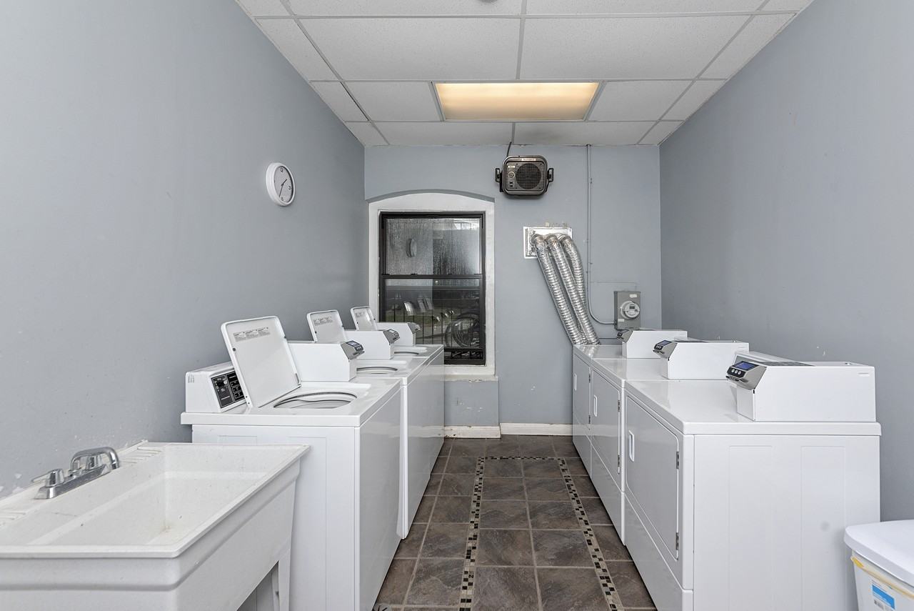 635 W Barry Ave #103 - Photo 5 of 5