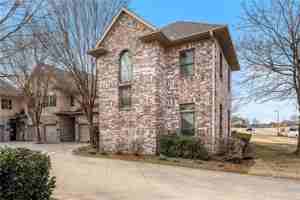 featured image of 2700 S Everest Ave