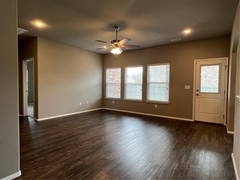 1306 W Walker Dr - Photo 2 of 18