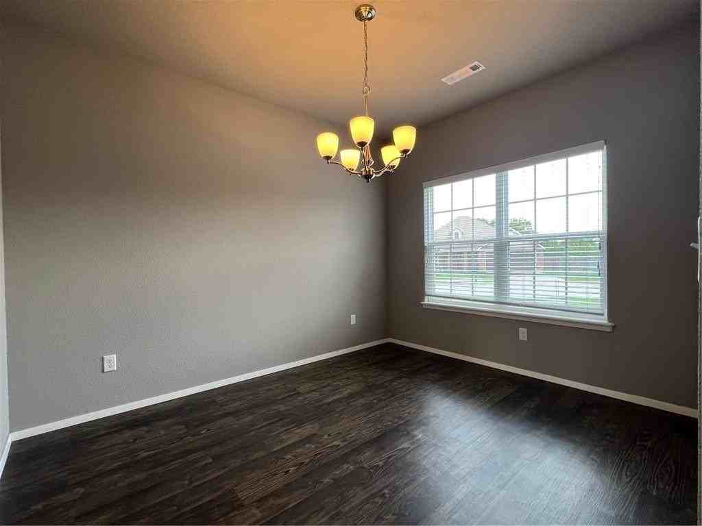 1306 W Walker Dr - Photo 3 of 18