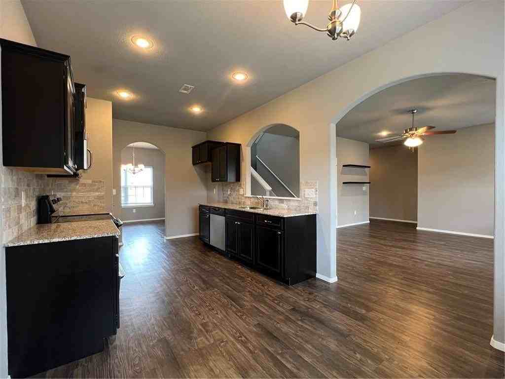 1306 W Walker Dr - Photo 6 of 18