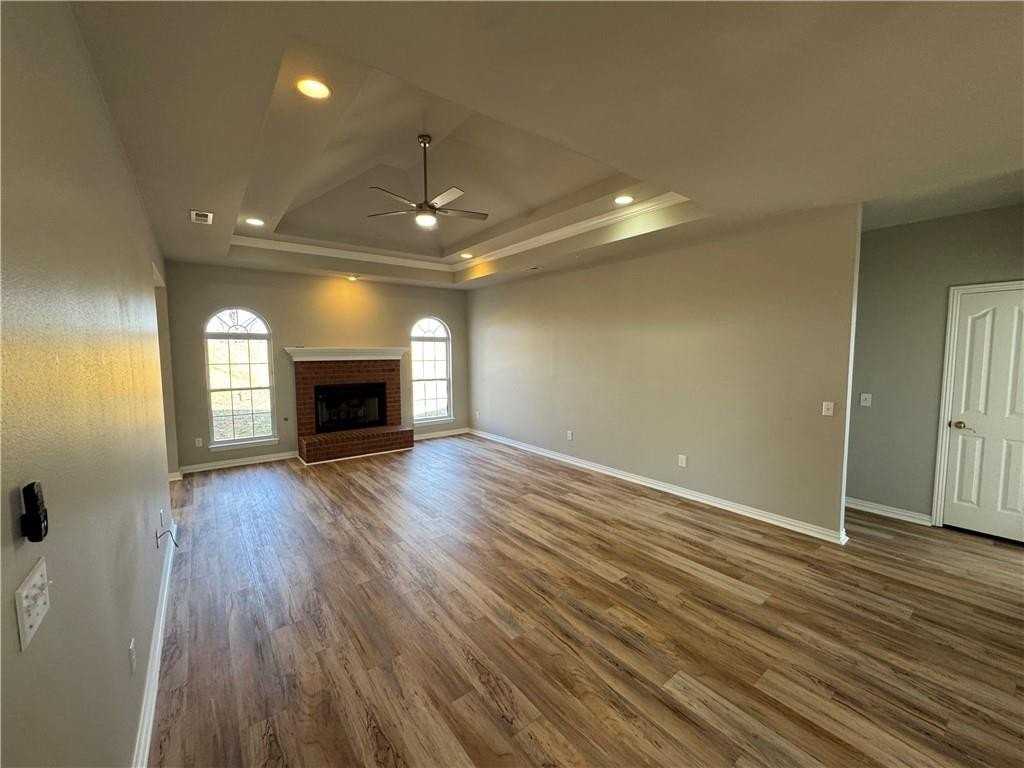 314 Center Dr - Photo 4 of 20