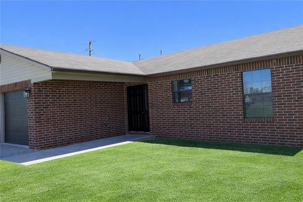 619 E 1st St - Photo 2 of 15