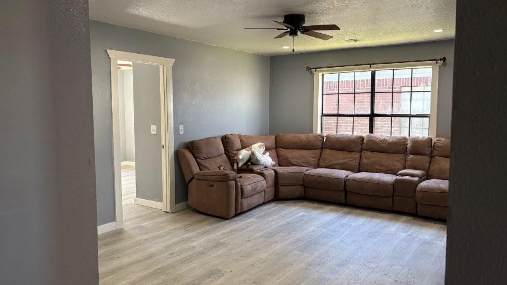 619 E 1st St - Photo 4 of 15