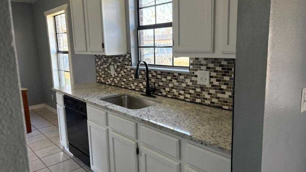 619 E 1st St - Photo 5 of 15