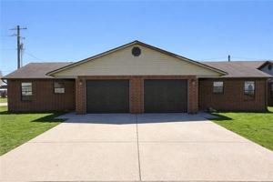 featured image of 621 E 1st St