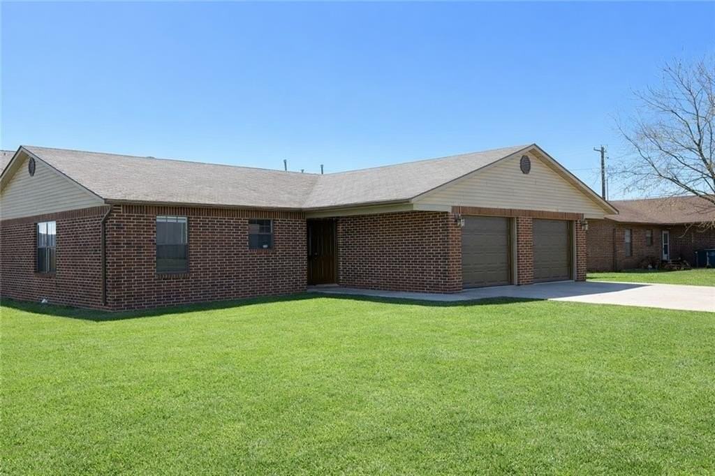 621 E 1st St - Photo 2 of 10