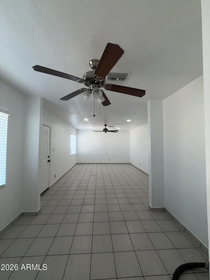 3205 E Garfield St - Photo 2 of 9