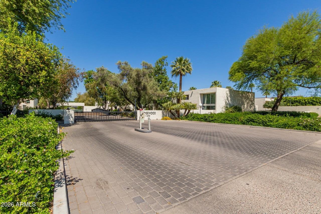 4656 N 40th St - Photo 3 of 28