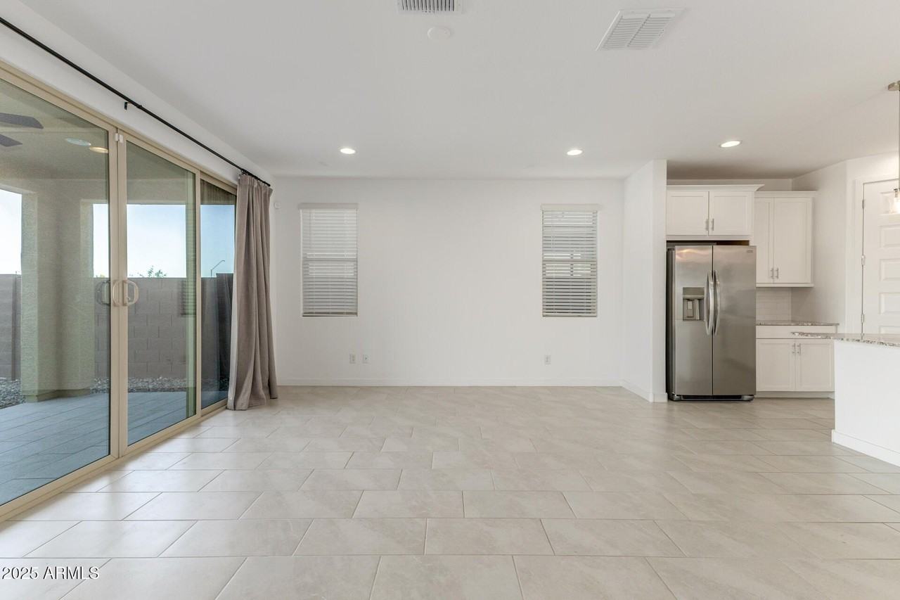 19414 W College Dr - Photo 4 of 34