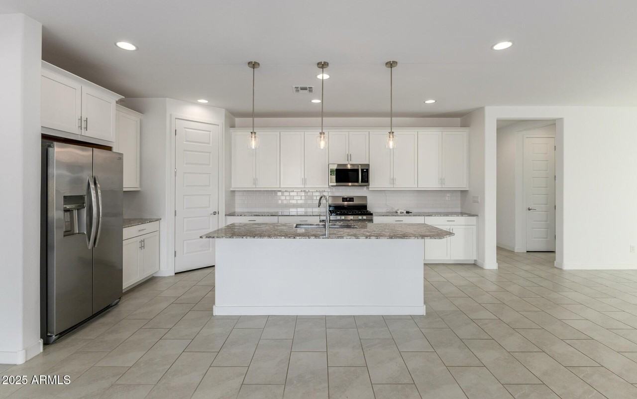 19414 W College Dr - Photo 6 of 34