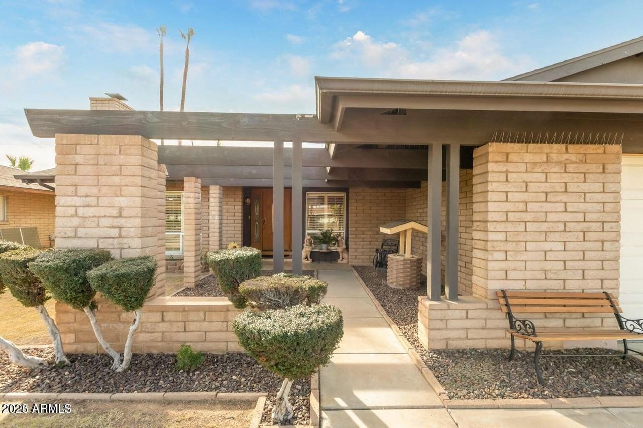 4409 W Orchid Ln - Photo 4 of 42