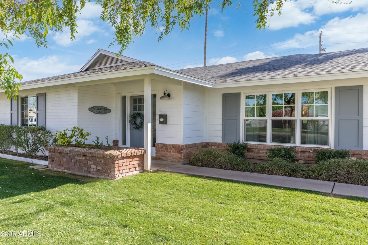 4211 E Whitton Ave - Photo 4 of 40