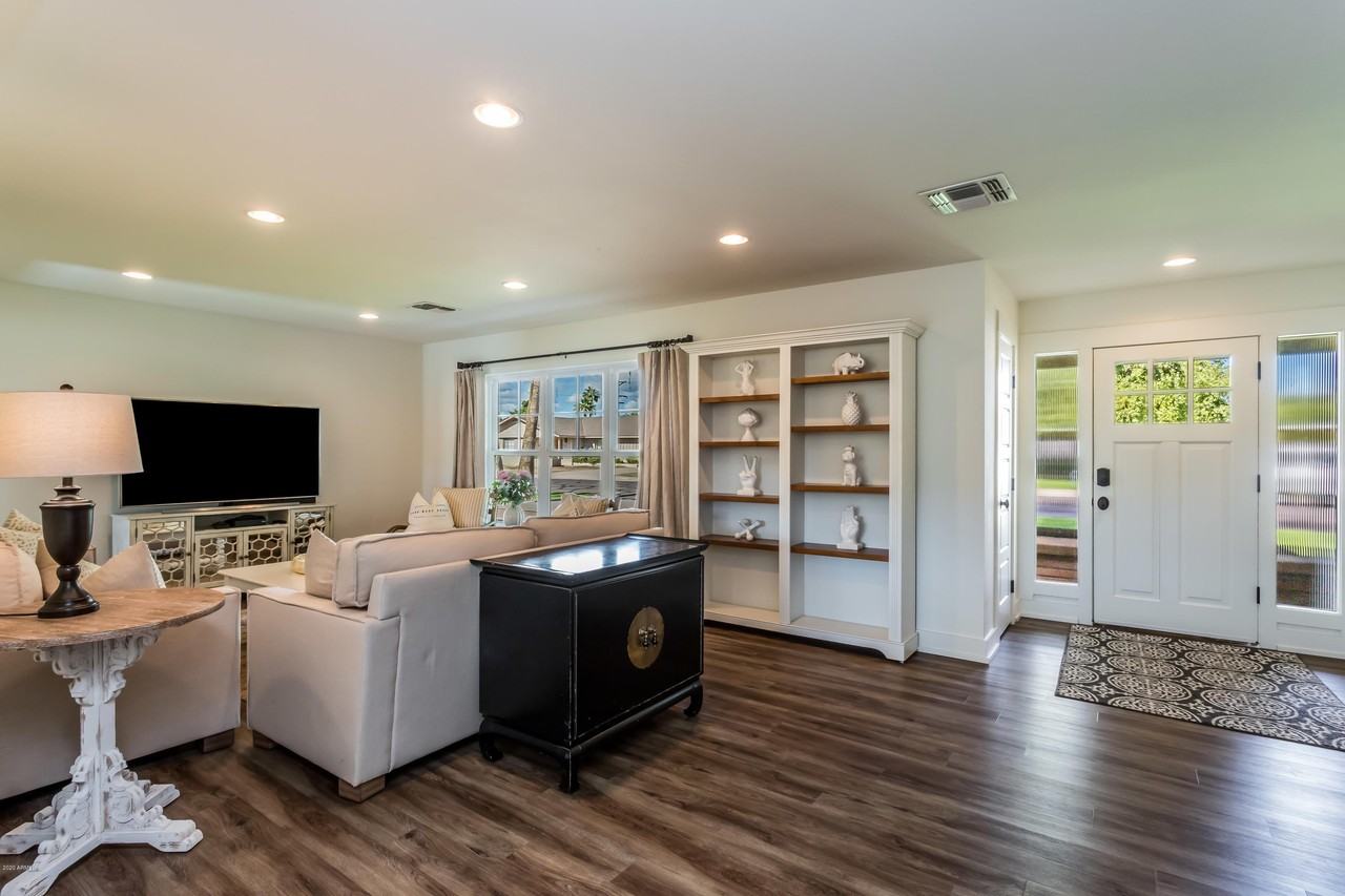 4211 E Whitton Ave - Photo 5 of 40