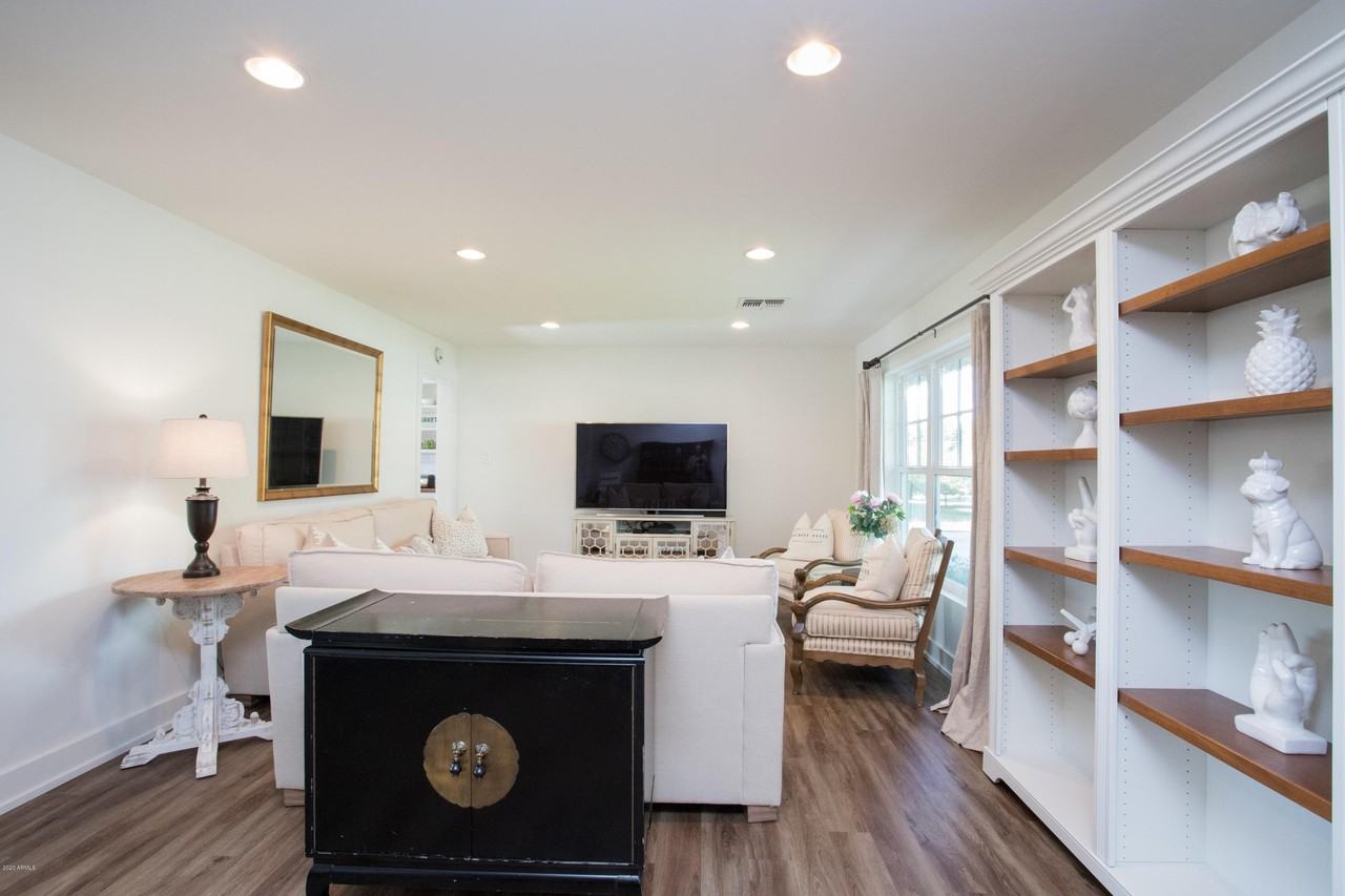 4211 E Whitton Ave - Photo 6 of 40