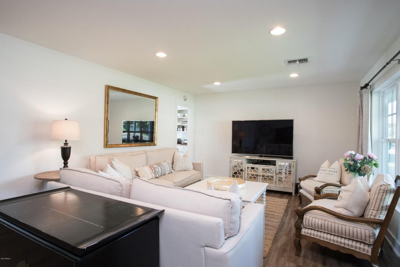 4211 E Whitton Ave - Photo 7 of 40