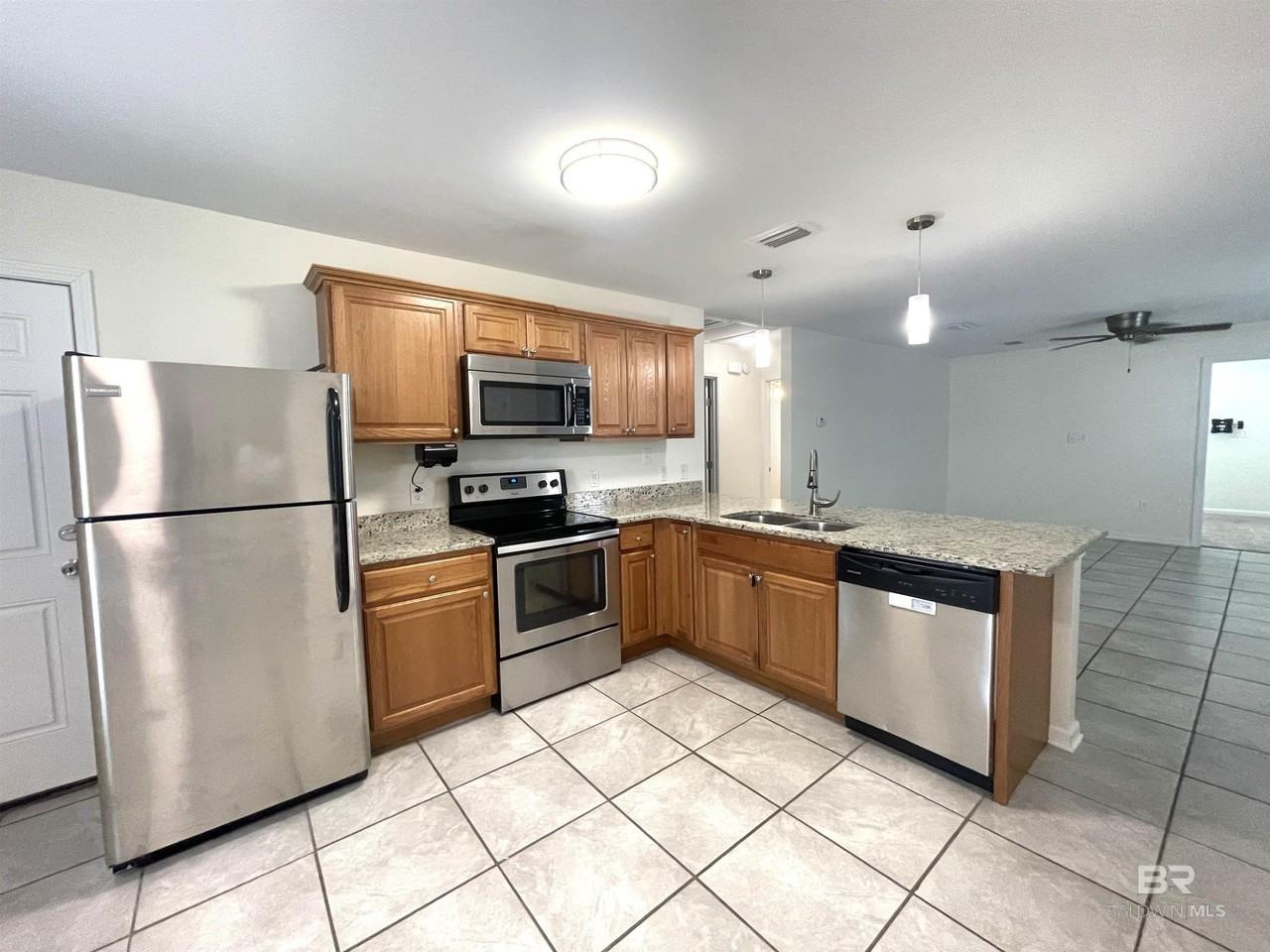 15142 Marem Dr - Photo 4 of 37