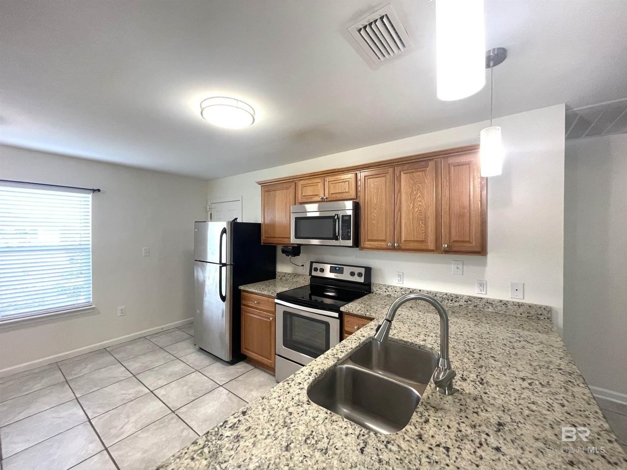 15142 Marem Dr - Photo 5 of 37