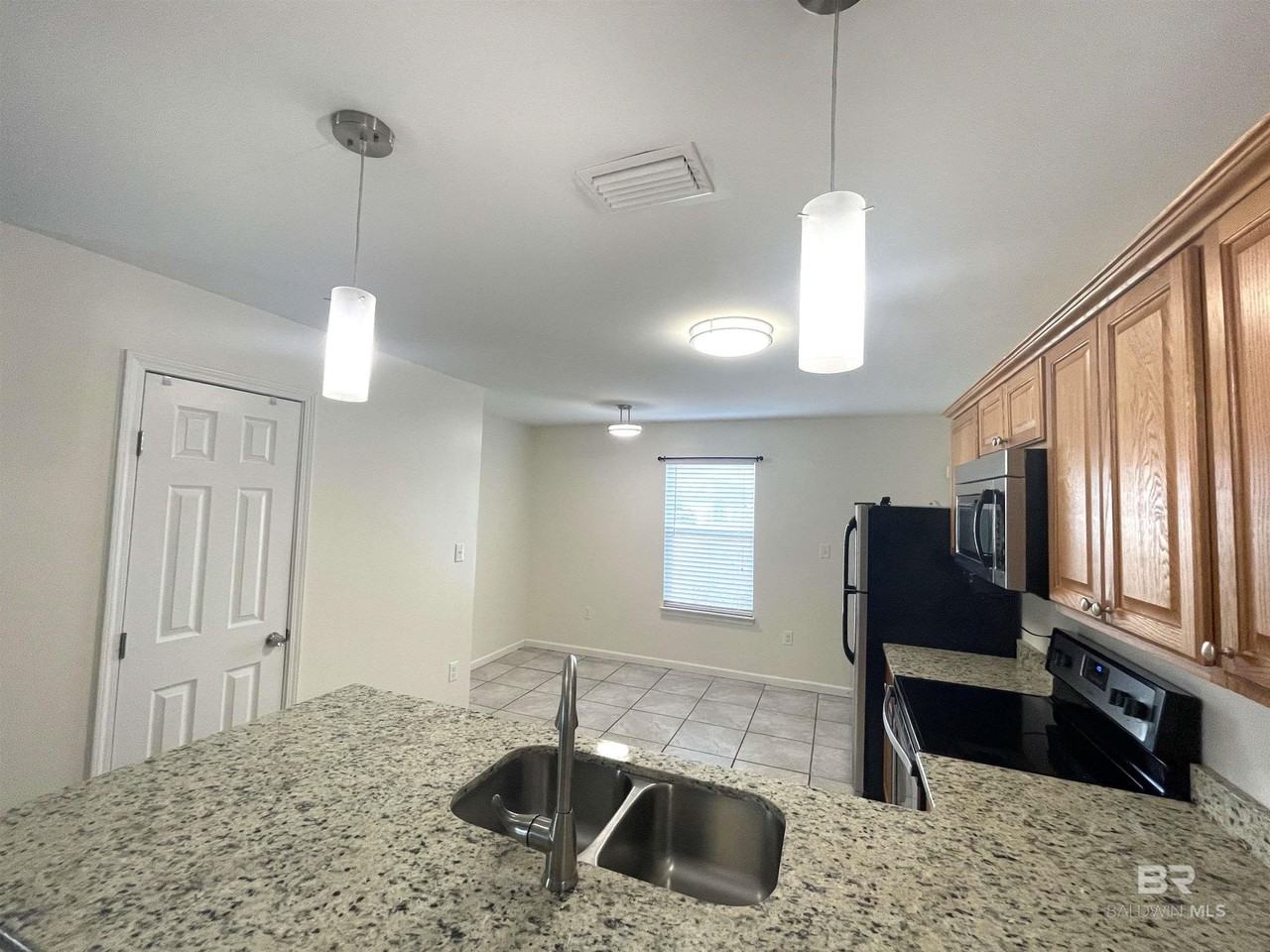 15142 Marem Dr - Photo 7 of 37