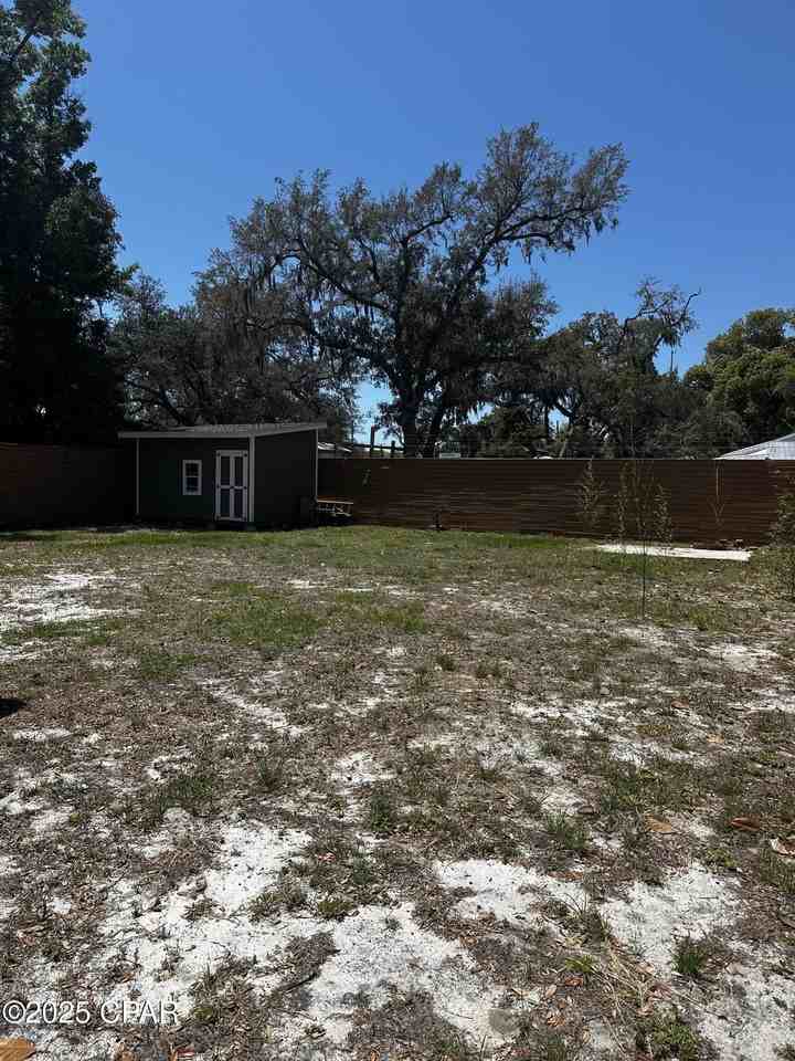 1105 Hickory Ave - Photo 2 of 11