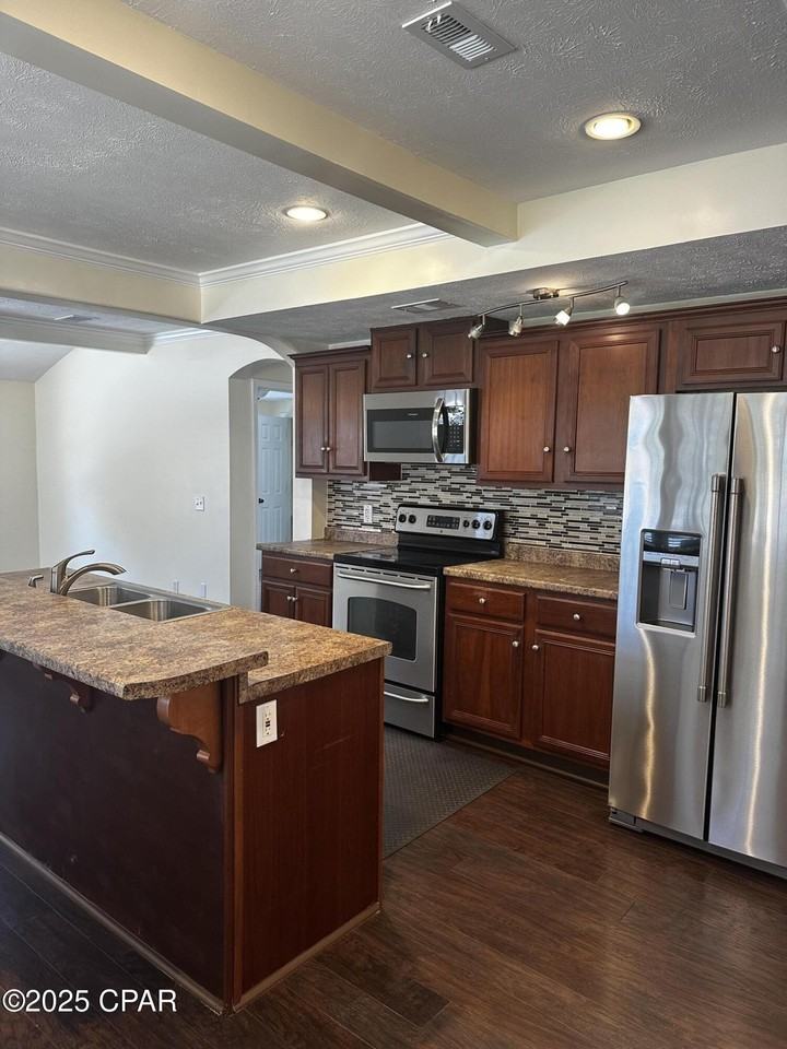 1105 Hickory Ave - Photo 6 of 11