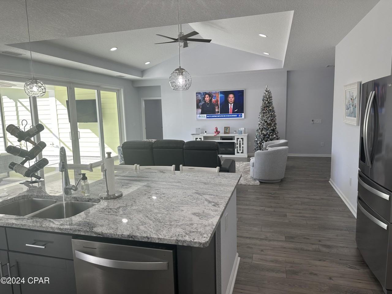 9399 Paradise Dr - Photo 2 of 24