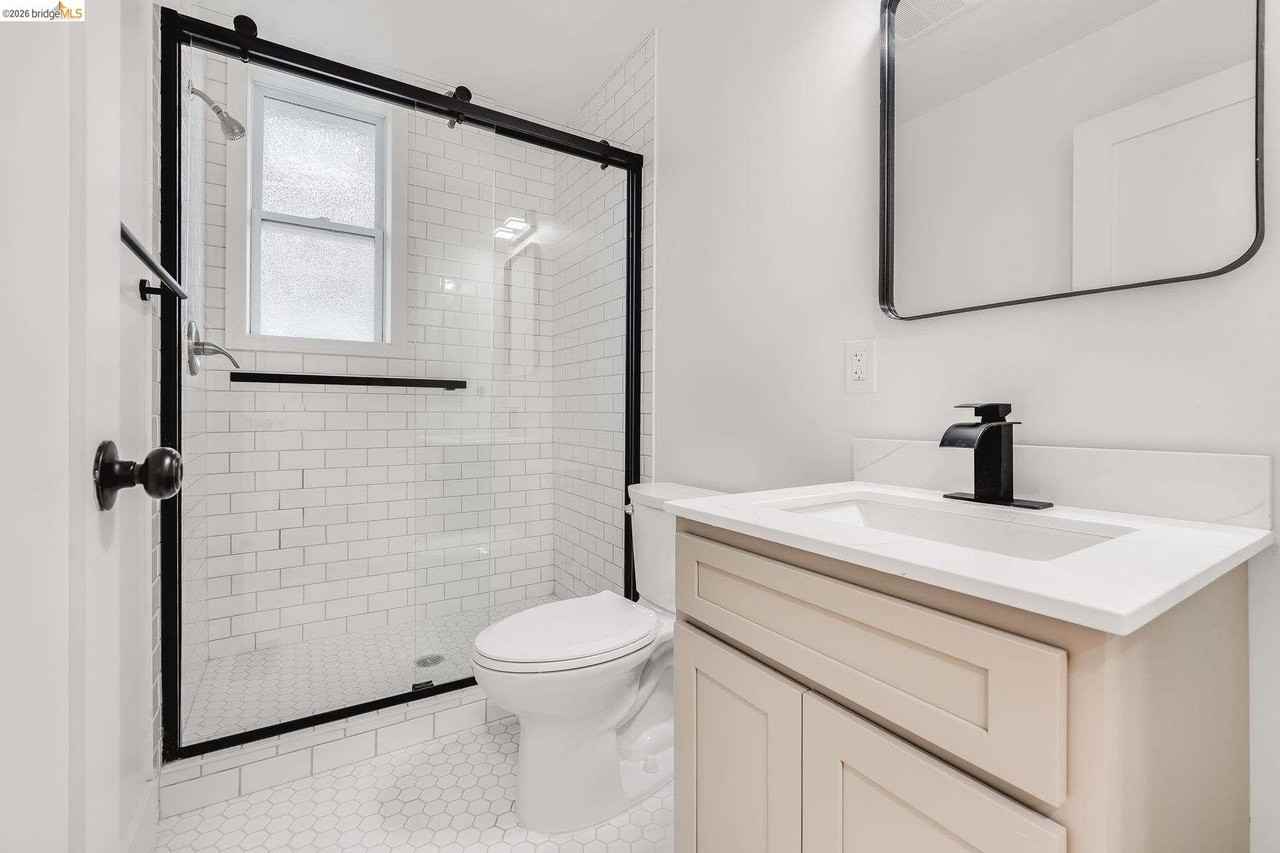 1240 12th St - Photo 4 of 9