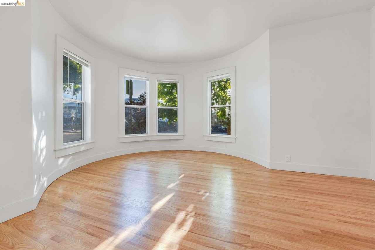 1240 12th St - Photo 5 of 9