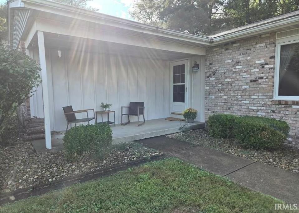 1632 S Sycamore Ct - Photo 2 of 14