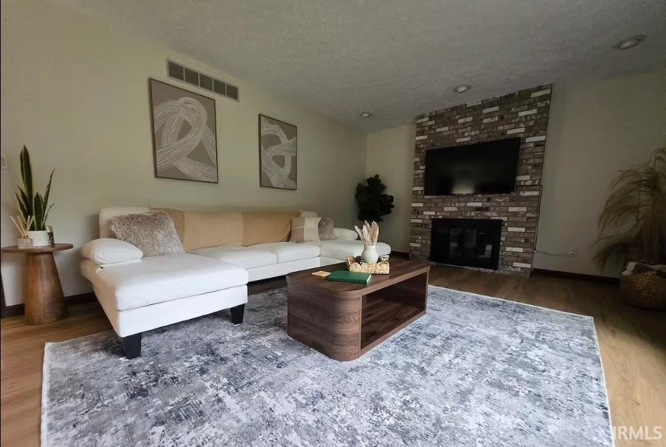 1632 S Sycamore Ct - Photo 3 of 14