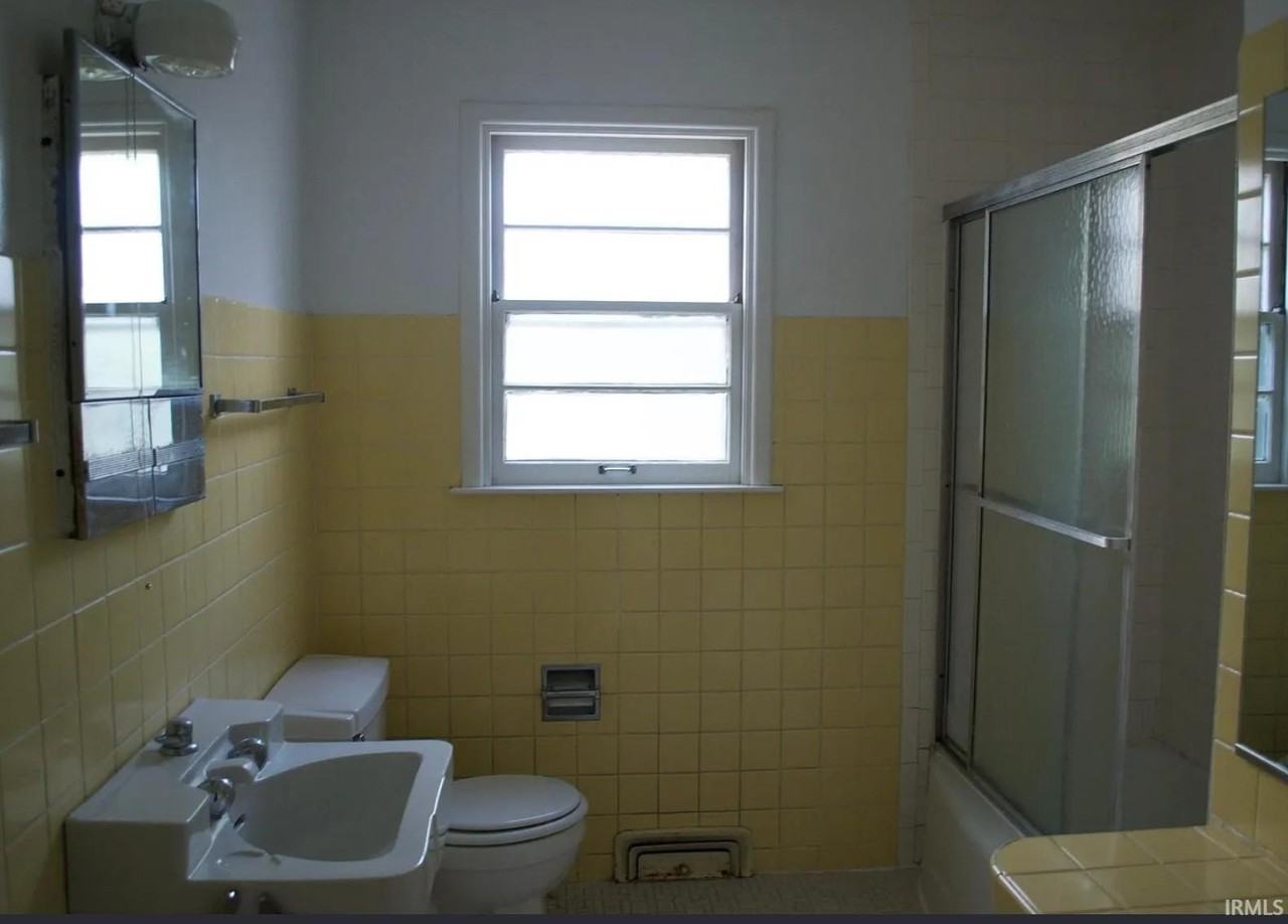 1210 E University St - Photo 6 of 9