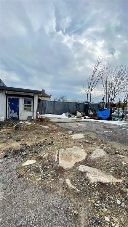 128 Kings Hwy - Photo 4 of 11